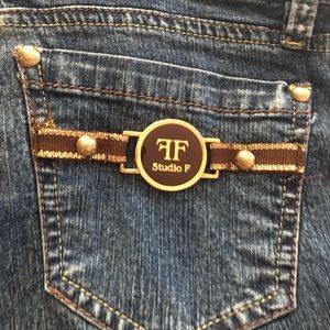 Colombia  Studio F jeans and shirt